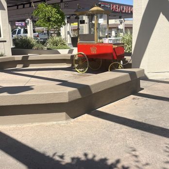 Red Carpet Car Wash - Outside sitting area with popcorn - Car Wash Near Me - Clovis, California Red Carpet Car Wash - Outside sitting area with popcorn - Car Wash Near Me - Clovis, California