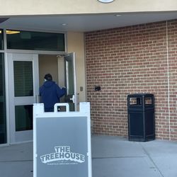The Treehouse Indoor Playground - Outside door 5