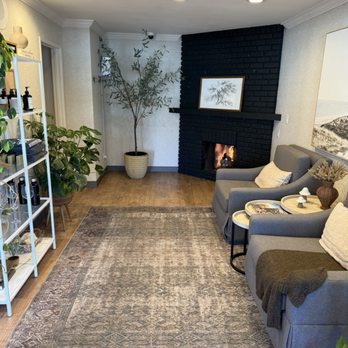 Fireside Inn on Moonstone Beach - Hotel lobby - Hotels Near Me - Cambria, California Fireside Inn on Moonstone Beach - Hotel lobby - Hotels Near Me - Cambria, California