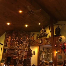 Oak Chalet Restaurant - The decor