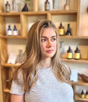 Natural looking highlights - A full Balayage, with soft highlights around the hairline. All using low-toxic products. Natural looking highlights - A full Balayage, with soft highlights around the hairline. All using low-toxic products.