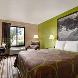 Super 8 by Wyndham Germantown/Milwaukee - Guest room