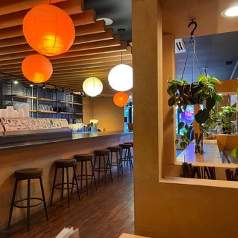 Strings Ramen- Hyde Park - Bar area - Ramen Near Me - Chicago, Illinois