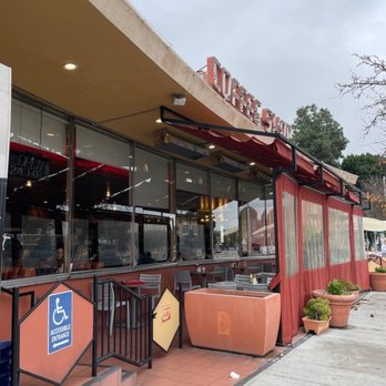 Bob’s Big Boy - Sorry, we're NOT sitting outside.  It's too chilly but, it's good to know there are a lot of seating options. - American Near Me - Burbank, California