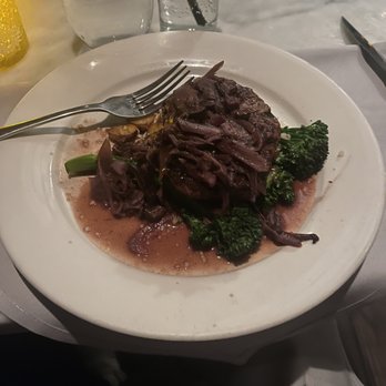 Gatsby's Landing - New American Near Me - Roslyn, New York