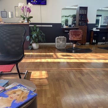 J Barber Shop - Lobby - Hair Salons Near Me - San Jose, California