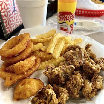 White Swan Bar-B-Que & Fried Chicken - Gizzards, onion rings, fries and small drink. - Barbeque Near Me - Smithfield, North Carolina White Swan Bar-B-Que & Fried Chicken - Gizzards, onion rings, fries and small drink. - Barbeque Near Me - Smithfield, North Carolina