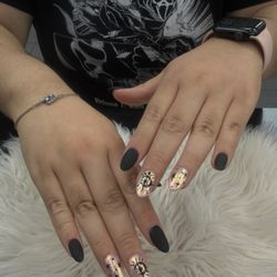 Acryliq Nails