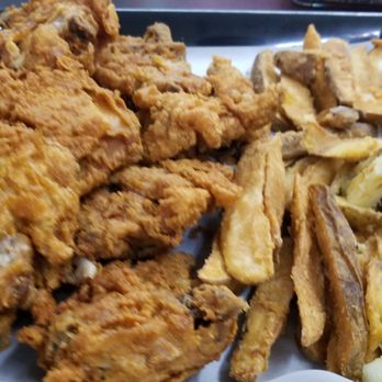Royal Farms - a tray of fried chicken and french fries - Sandwiches Near Me - Colmar, Pennsylvania