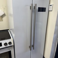 Advisory Tv And Appliances - Forno refrigerator new scratch and dent