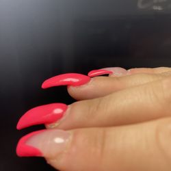 Lucky Nails & Spa - Bumpy paint