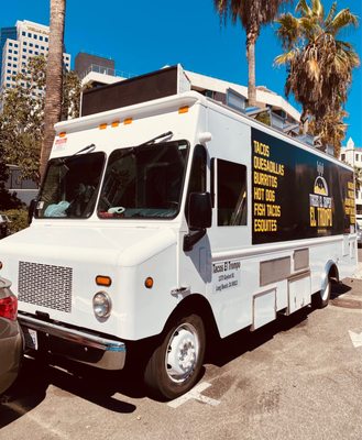 Tacos El Trompo: A Review of the "Truck" That Delivers Flavor