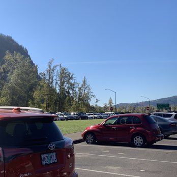 Multnomah Falls - The parking lot! - Hiking Near Me - Bridal Veil, Oregon Multnomah Falls - The parking lot! - Hiking Near Me - Bridal Veil, Oregon