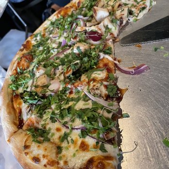 MA'S Italian Kitchen - BBQ Chicken Pizza...lots of cilantro, but good - Italian Near Me - Burbank, California