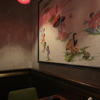 Hanzo - Corner table with woven tapestry - Sushi Bars Near Me - San Antonio, Texas