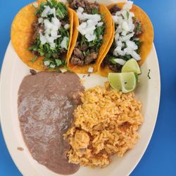 Taquizas El Yiyo 2 - Street Tacos with rice and beans