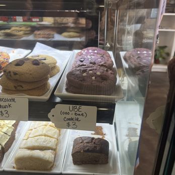 Wevegan Cafe - Bakery showcase - Bakeries Near Me - Tampa, Florida