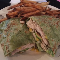 Rocky point (zucchini, avocado, corn, pulled chicken and jalapeño cream cheese spread)