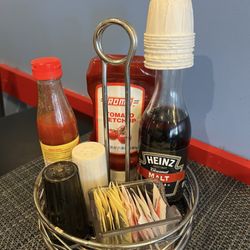 Mrs Fish Seafood Grill - Table condiments