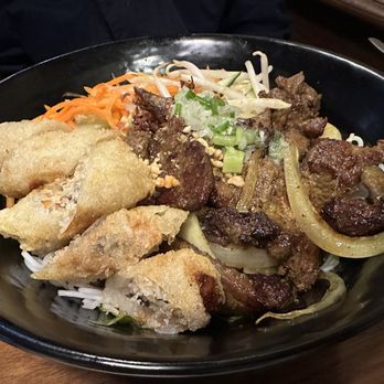 Saigon d'Anton - Bun Egg-roll Beef - Vietnamese Near Me - Paris, 75 Saigon d'Anton - Bun Egg-roll Beef - Vietnamese Near Me - Paris, 75