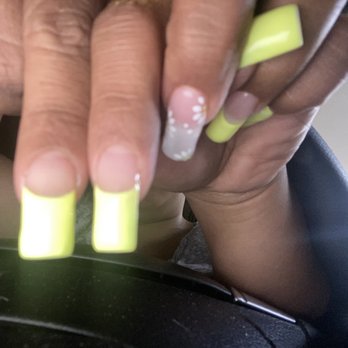 Queenie Nail & Spa - Both of those are my Pointer fingers why is one twice as big as the other - Nail Salons Near Me - Seattle, Washington Queenie Nail & Spa - Both of those are my Pointer fingers why is one twice as big as the other - Nail Salons Near Me - Seattle, Washington