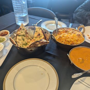 Curry Lounge - Garlic chili naan, lamb biryani, malai kofta - Indian Near Me - Artesia, California