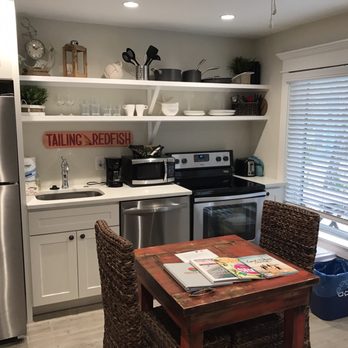 Tropical Breeze Resort - Tailing redfish suite- perfect size kitchen to store and make snacks! - Resorts Near Me - Sarasota, Florida