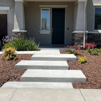 Elegante Landscapes - steps leading to the front door of a home - Landscaping Near Me - North Highlands, California Elegante Landscapes - steps leading to the front door of a home - Landscaping Near Me - North Highlands, California