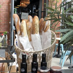Le Targ Bistro & Bar