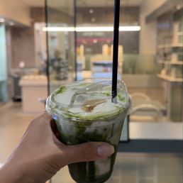 Banana matcha latte Banana matcha latte