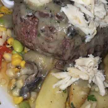 Hot Tuna - Oscar Filet - Bars Near Me - Virginia Beach, Virginia