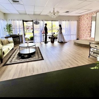 Ari Tailoring - Comfortable ambience - Sewing & Alterations Near Me - Rancho Cordova, California