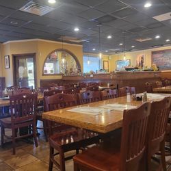 Pino's Italian Restaurant - Dining area
