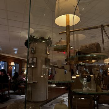 L'avenue at Saks - Dining area - French Near Me - New York, New York L'avenue at Saks - Dining area - French Near Me - New York, New York