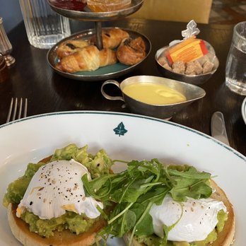 The Ivy Cafe - Marylebone - Avocado and poached egg and breakfast pastries - Cafes Near Me - London, XGL