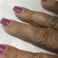 Q Nails - Short sparkle nails