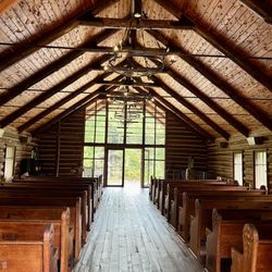 Dogwood Canyon Nature Park - Little church that you can rent out for weddings