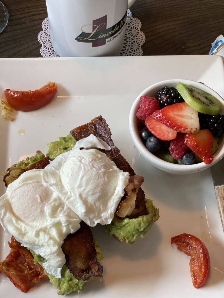 LINCOLN INN FAMILY RESTAURANT & BAKERY Updated September 2024 41 Photos & 59 Reviews 302