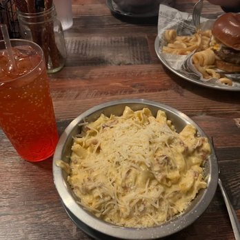 Stooges - Bacon Mac N' Cheese & Shirley Temple - American Near Me - Lockport, New York
