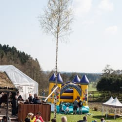 Backhaus-Café - Am 1. Mai freuen sich Kinder und Wanderer über unser besonderes Angebot in der ländlichen Umgebung von Drolshagen.