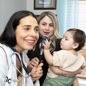 hol+ - Pediatric Nurse Practitioner Isabela Castro Sucre interacting with pediatric patient during a hol+ well check visit - Naturopathic/Holistic Near Me - Atlanta, Georgia hol+ - Pediatric Nurse Practitioner Isabela Castro Sucre interacting with pediatric patient during a hol+ well check visit - Naturopathic/Holistic Near Me - Atlanta, Georgia