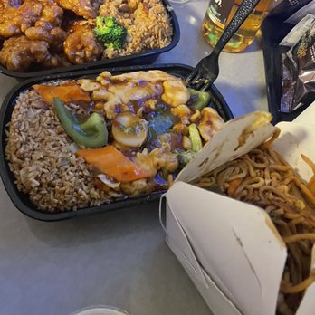 Lee Wah Chen Restaurant - Chicken and garlic sauce, general tso, and chicken lo mein. Everything was DELICIOUS. - Chinese Near Me - Moultonborough, New Hampshire Lee Wah Chen Restaurant - Chicken and garlic sauce, general tso, and chicken lo mein. Everything was DELICIOUS. - Chinese Near Me - Moultonborough, New Hampshire