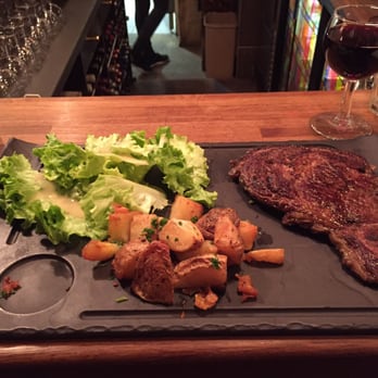 Robert et Louise - Entrecôte and a glass of Côte du Rhone - French Near Me - Paris, 75