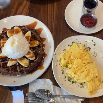Plums Cafe - Breakfast & Brunch Near Me - Costa Mesa, California