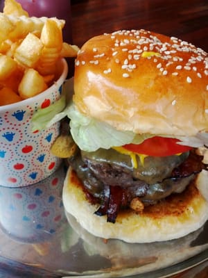 Huxtaburger Collingwood by null