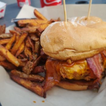 Cheffrey Eats - Barnyard Burger - Food Trucks Near Me - Boca Raton, Florida