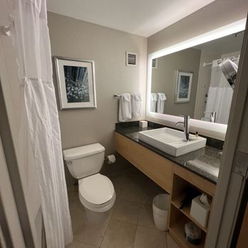 Hyatt Regency Santa Clara - Bathroom - Hotels Near Me - Santa Clara, California Hyatt Regency Santa Clara - Bathroom - Hotels Near Me - Santa Clara, California