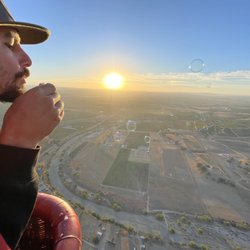 Balloons Over Paso - Blowing bubbles with the sunrise
