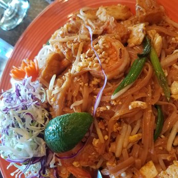 Tracy Thai Restaurant - Pad Thai shrimp and chicken - Thai Near Me - Tracy, California