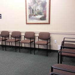 Famiy Medical Walk-In Clinic - Pretty empty.